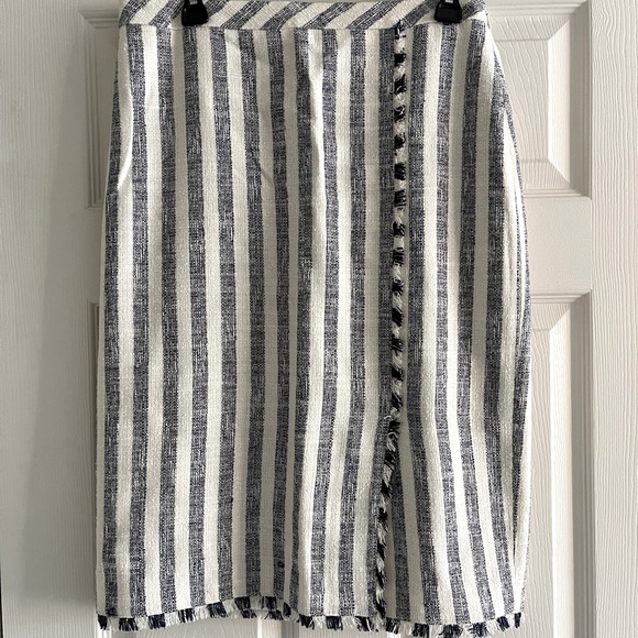 Banana Republic Stripe Tweed Pencil Skirt in Blue and Cream (size 8) - Picture 1 of 8